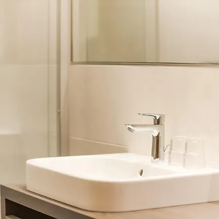 Pinis Hotel apartamentowy 3*