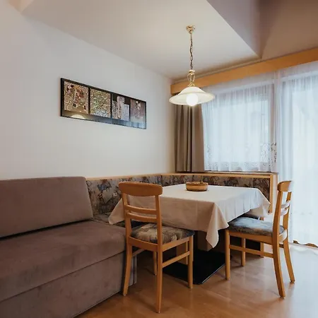 Hotel apartamentowy Pinis Corvara