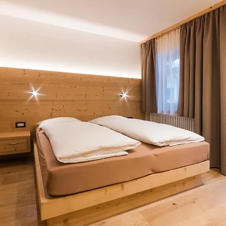 Pinis Aparthotel