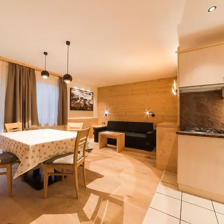 Aparthotel Pinis 3*
