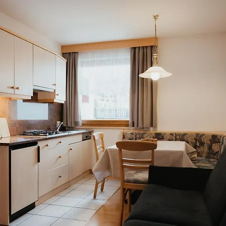Pinis Aparthotel 3*