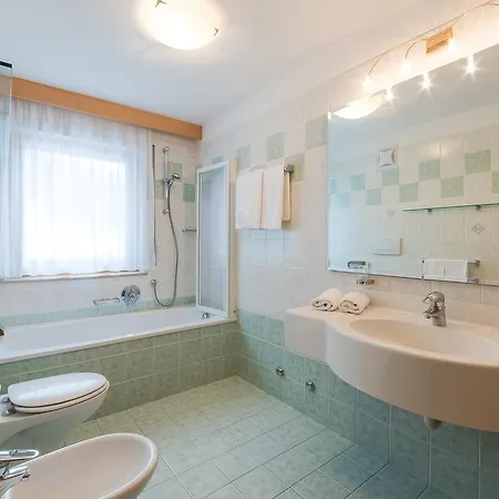 Pinis Aparthotel