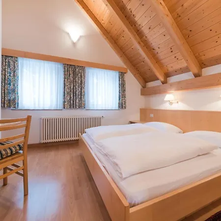 Pinis Aparthotel