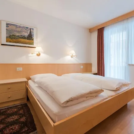 Aparthotel Pinis 3*